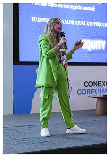 Imagem Lilian Primo palestrando